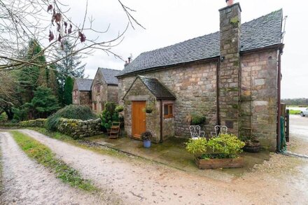 Beautiful luxury Cottage on lake side, England