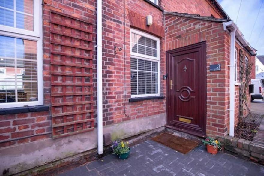 3 Bed 3 Bath House With Parking - Central Ashby