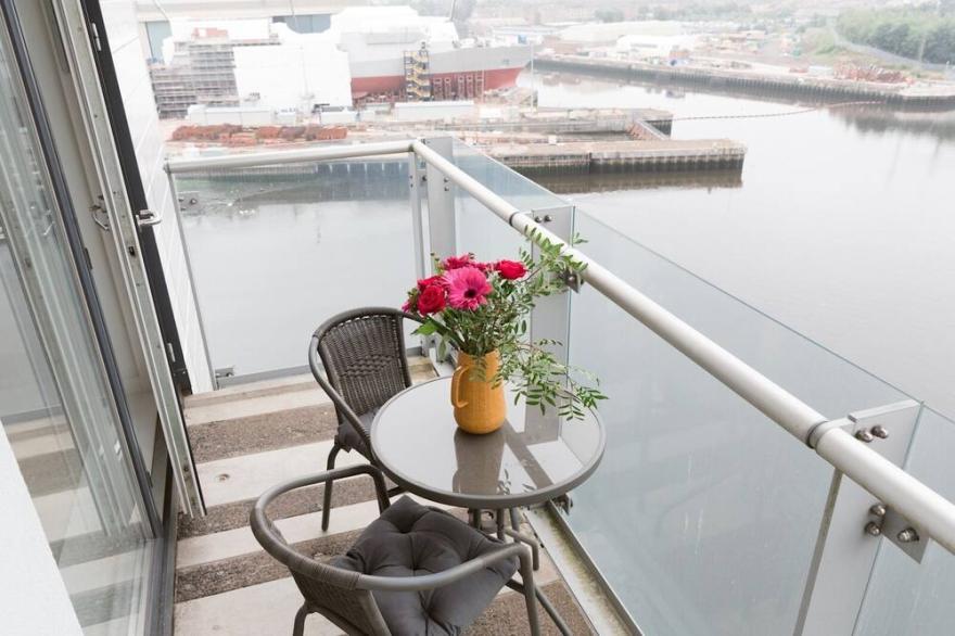 Pass The Keys | Lovely New 1-Bedroom Glasgow Harbour River View
