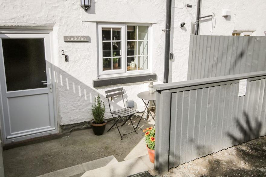 CUDDFAN, Pet Friendly, Character Holiday Cottage In Llangollen