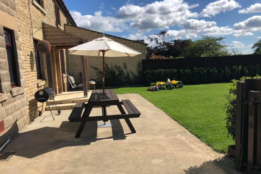 Family And Dog Friendly 3 Bedroom Holiday Cottage Near Oakham & Rutland Water