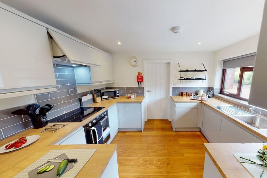 Arniss Lodge  - Three Bedroom Apartment, Sleeps 6
