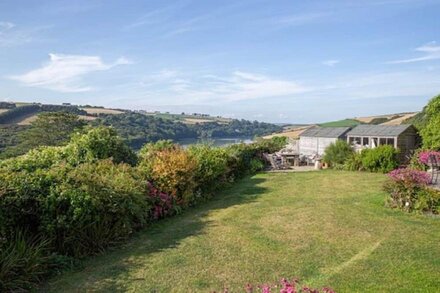 Spacious apartment, stunning waterside views, near beach, Bantham, South Devon