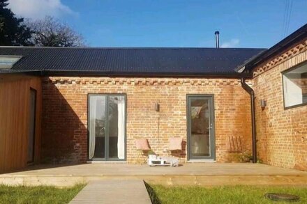 Super cute and cosy one bedroom barn nr Southwold