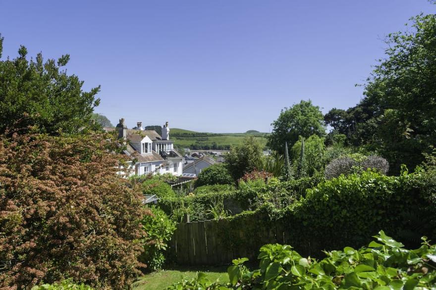 A fabulous 3 bed luxury holiday home in ever popular Coronation Road