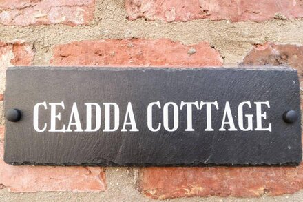 CEADDA COTTAGE, family friendly in Drax, North Yorkshire