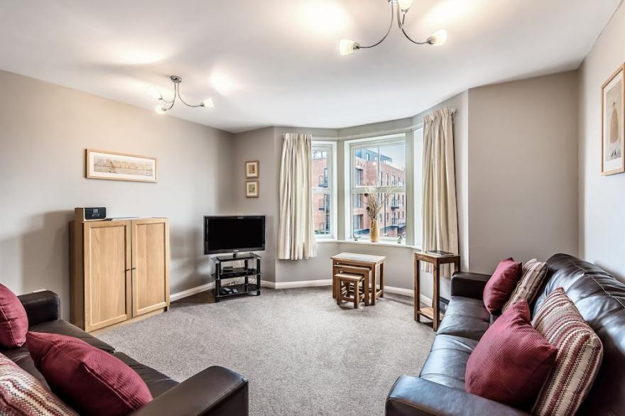 Comfortable 2 Bed Apartment with York Minster Views & free parking