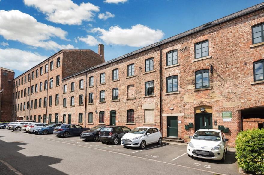 Newly Refurbished! The Tannery - 2 Bed 2 Bath Apartment With Parking