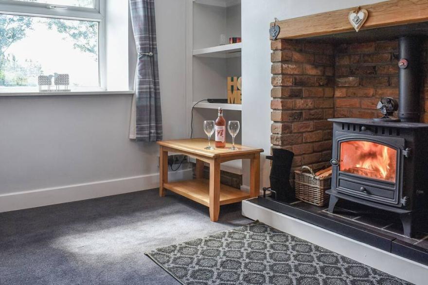 4 bedroom accommodation in Rhosgoch