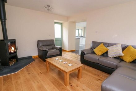 BWTHYN EISTEDDFA FACH, pet friendly in Newport, Pembrokeshire