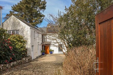 CHYGOWLIN HOUSE, pet friendly, luxury holiday cottage in Truro