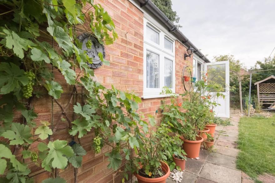 Pass The Keys | Beautiful Self Contained Garden Annex