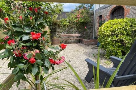 Stylish Cottage with Secure Parking near Hay on Wye