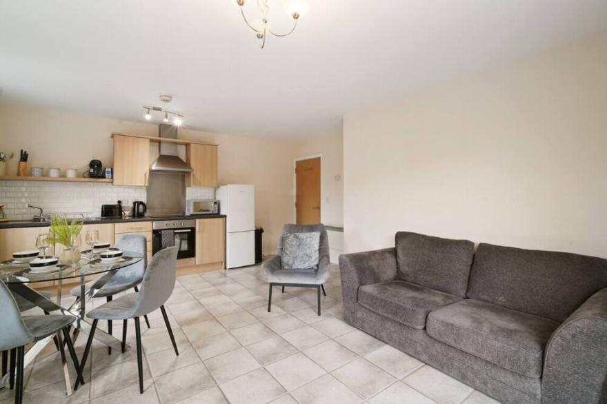 Peaceful Convenient 2BR Flat With Free Parking
