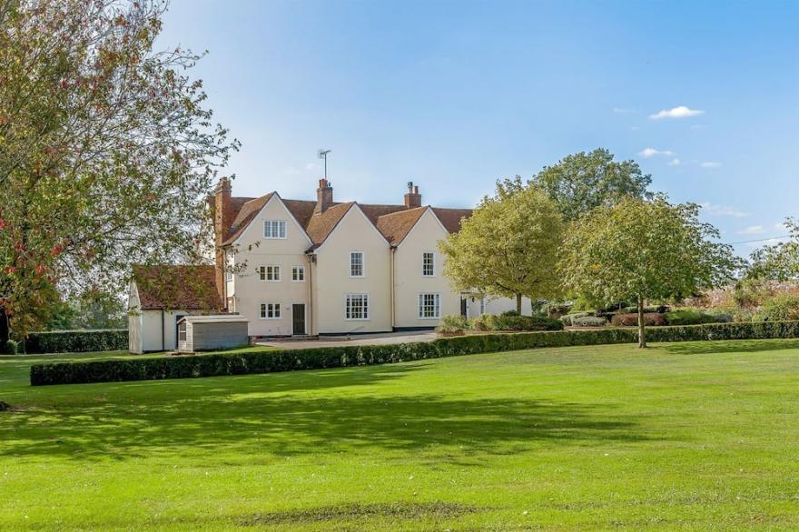8 Bedroom Accommodation In Pattiswick, Near Coggeshall