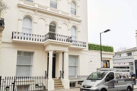 Sonder Kensington Town House | 2BR Apartment