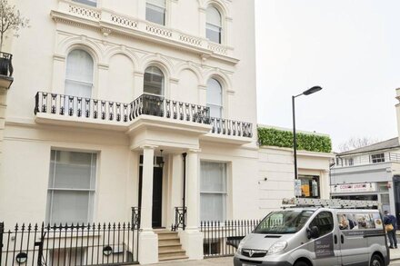 Sonder Kensington Town House | 1BR Apartment