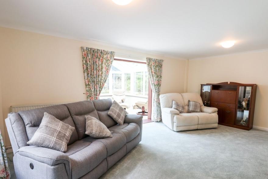 WOODLANDS, family friendly, with open fire in Northlew
