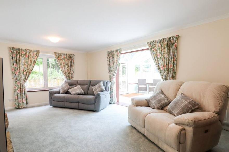 WOODLANDS, family friendly, with open fire in Northlew