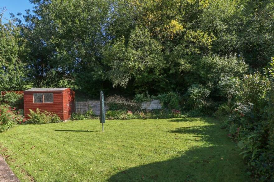 WOODWAYE, family friendly, with open fire in Bampton, Devon