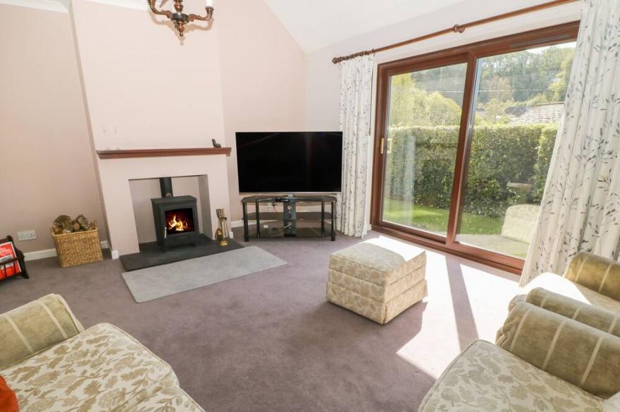 WOODWAYE, family friendly, with open fire in Bampton, Devon