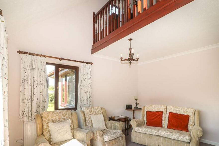 WOODWAYE, family friendly, with open fire in Bampton, Devon