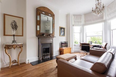 Cheyne Walk VIII by onefinestay