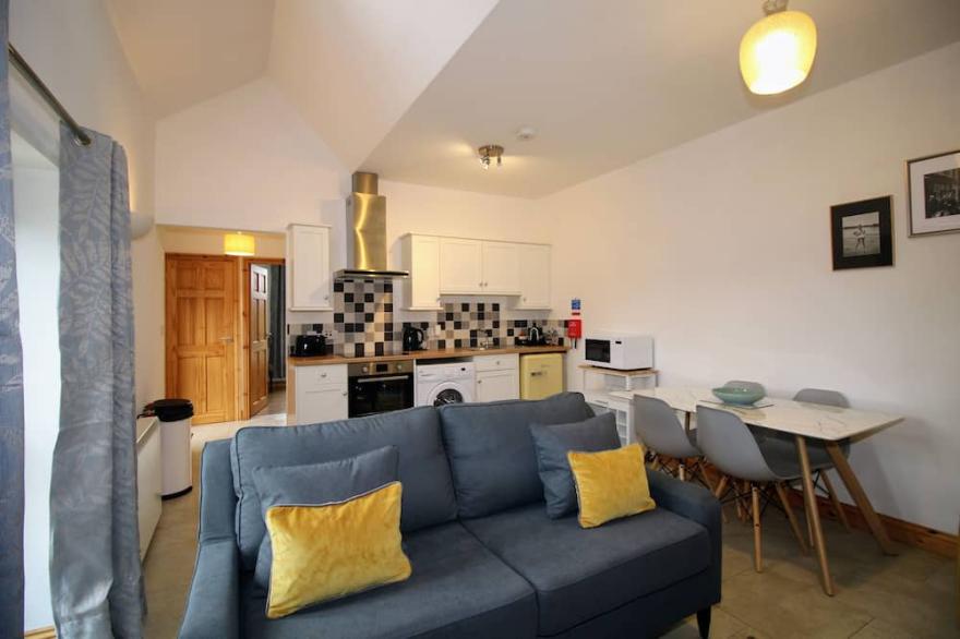 Squirrel Cottage, Covenham Holiday Cottages
