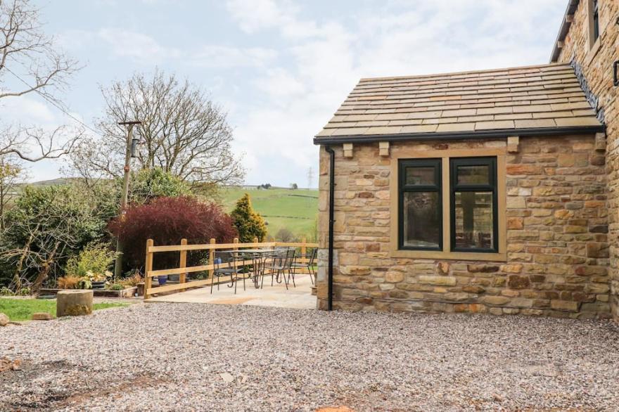 BATTY HOLE FARM, Family Friendly, With Open Fire In Burnley