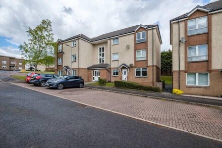 Lovely 2 bed ground floor apartment in Coatbridge