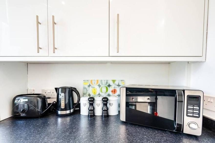 Spacious 3 bed apartment in Wishaw