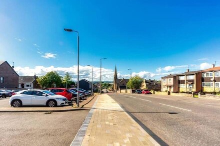 Spacious 3 bed apartment in Wishaw