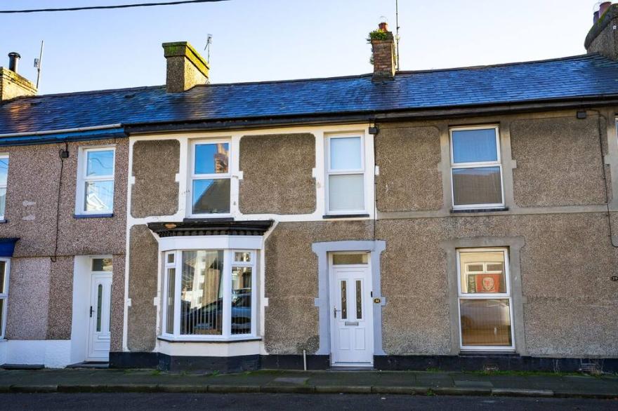 Newly-renovated, mid-terrace cottage in Porthmadog