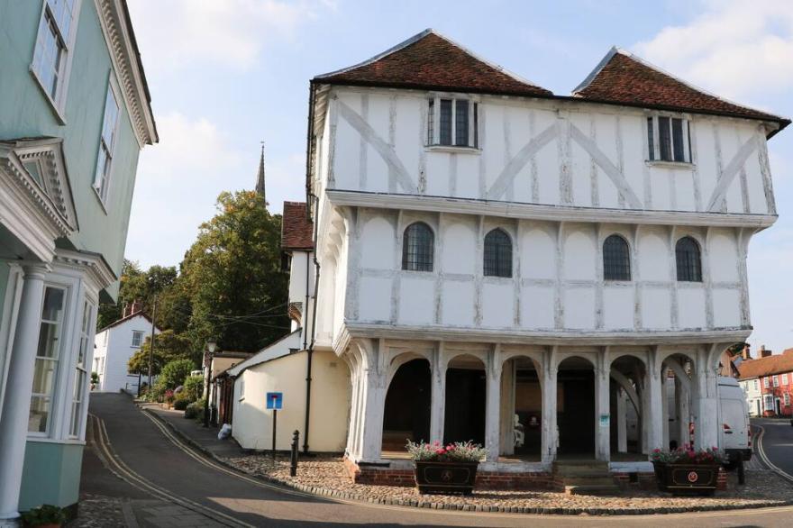 FLINK'S BARN, romantic, character holiday cottage in Thaxted