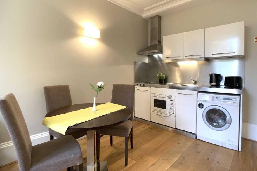 G7 - Newly Refurbished Apartment in Victoria