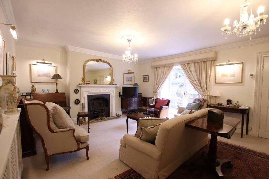 Charming & Spacious Garden Flat, Clifton Triangle