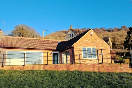 Newly converted pigsty with amazing views. One small dog welcome.