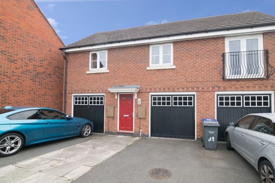 Lovely Two Bed House With Parking