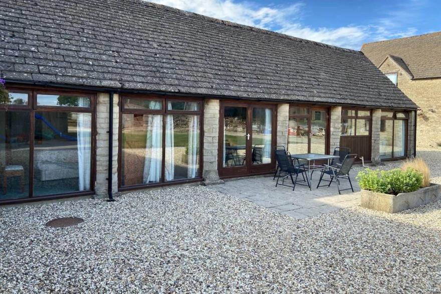 Stable Cottage, Old Mill Farm, Cotswold Water Park