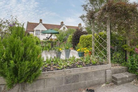 2 LIME STREET, pet friendly, character holiday cottage in Stogursey