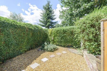 3 BROOK GARDENS, family friendly, with a garden in Shrewsbury