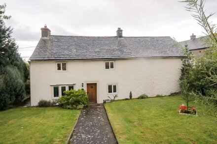 HILLRISE, pet friendly, luxury holiday cottage in Askham, Cumbria