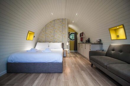 Daisy Family Glamping Pod | sleeps 4 - Gold Award winning