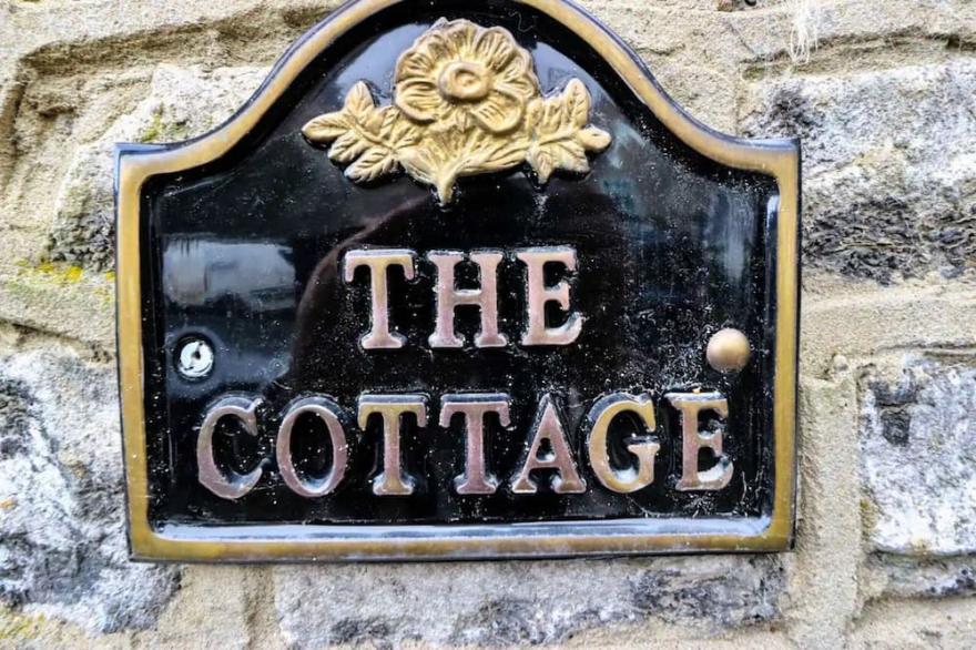 Cottage to comfortably sleep up to 8 guests. Book with Finest Retreats today!