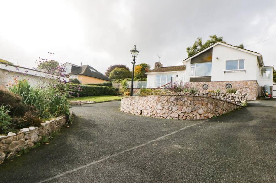 TIDEWAYS, pet friendly, country holiday cottage in Starcross, Devon