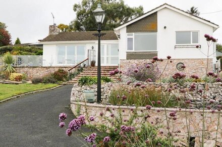 TIDEWAYS, pet friendly, country holiday cottage in Starcross, Devon