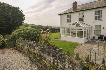 HOME FARM, family friendly, character holiday cottage in Boscastle