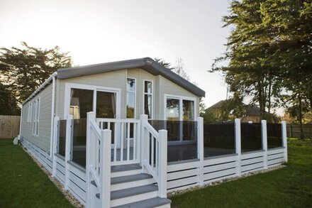 6 berth luxury lodge in Christchurch, Dorset