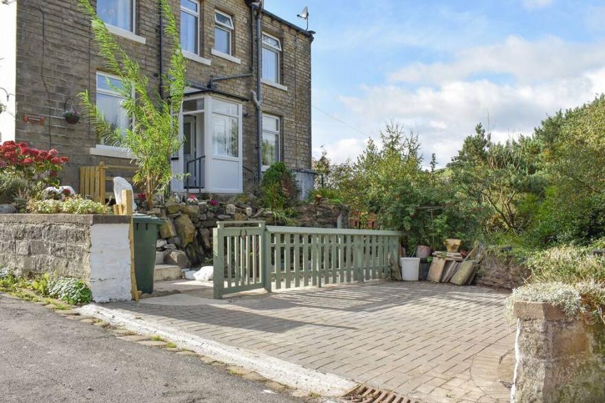 2 Bedroom Accommodation In Linthwaite