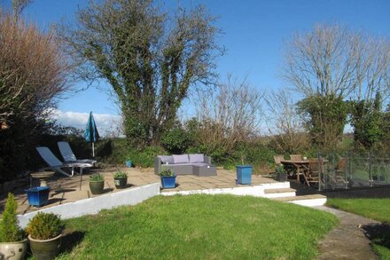 HELIGAN COTTAGE, pet friendly, with a garden in Mevagissey